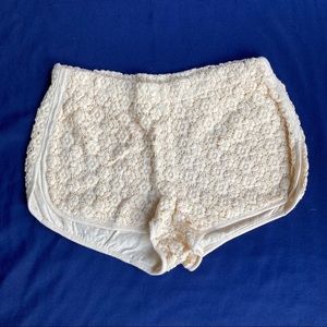 Beige crotchet shorts 🔥